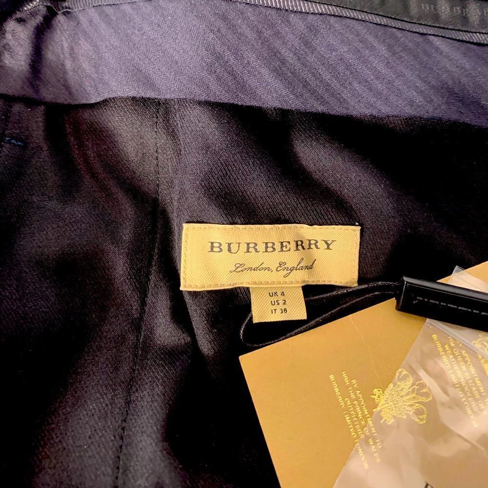 Burberry Women’s Bermuda shorts 100% wool size 2, NWT - Picture 3 of 11